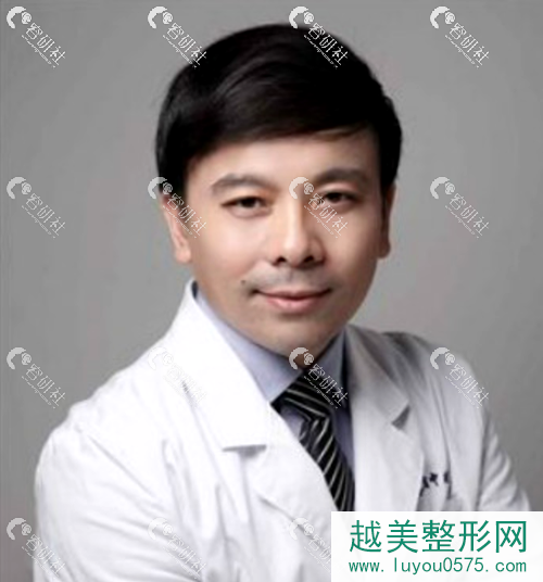 江苏省中医院整形外科双眼皮口碑医生黄金龙