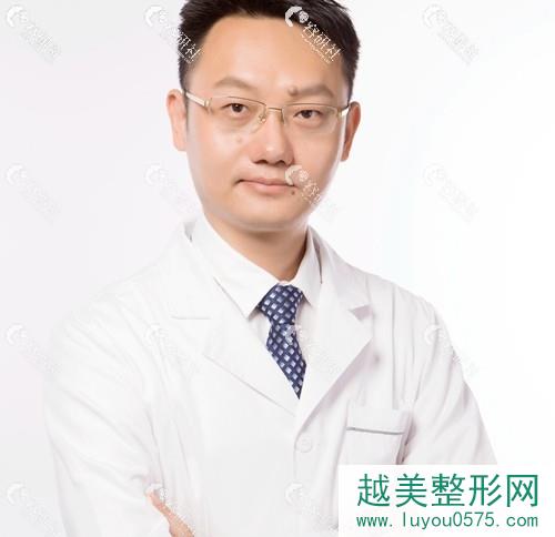 深圳有名的双眼皮修复医生金鑫