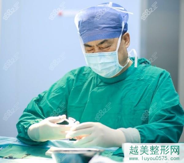 西安国 际医学中心整形医院耳畸形医生郭树忠教授